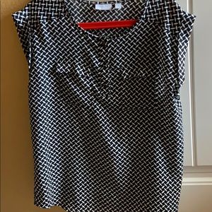 black and white New York & Company top w/ pockets